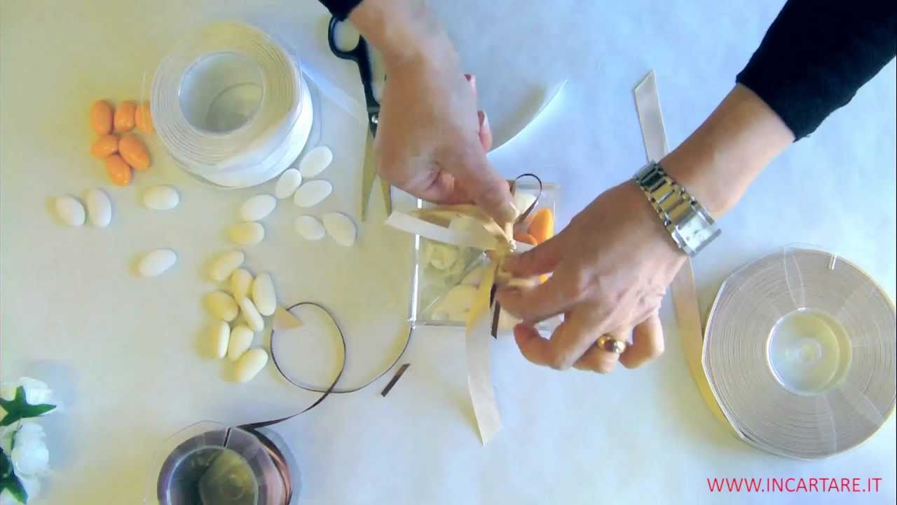 Scatola di plexiglass con confetti