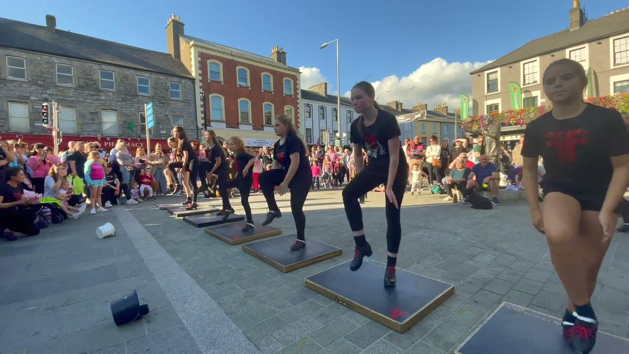 Irish Dancers Take Over The Town 💚♡🧡 #FusionFighters