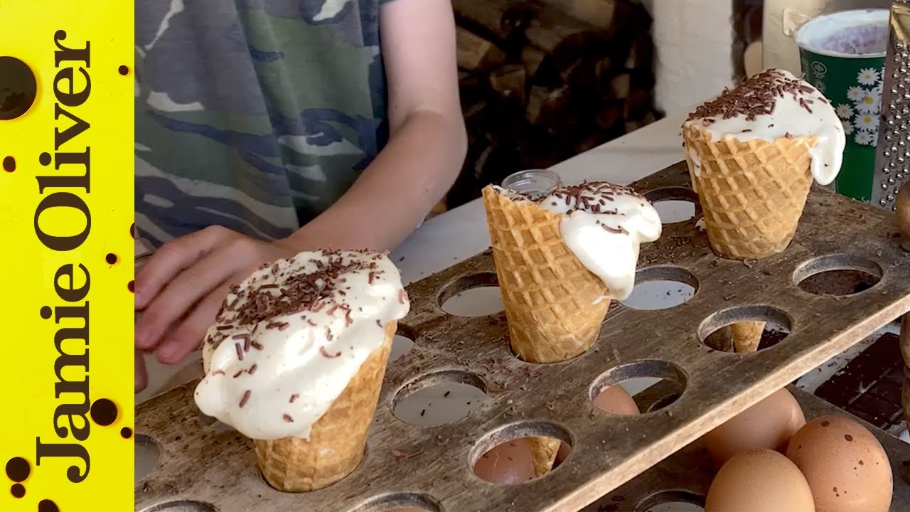 Homemade Fro-Yo | Buddy & Petal Oliver | #kitchenbuddies #withme