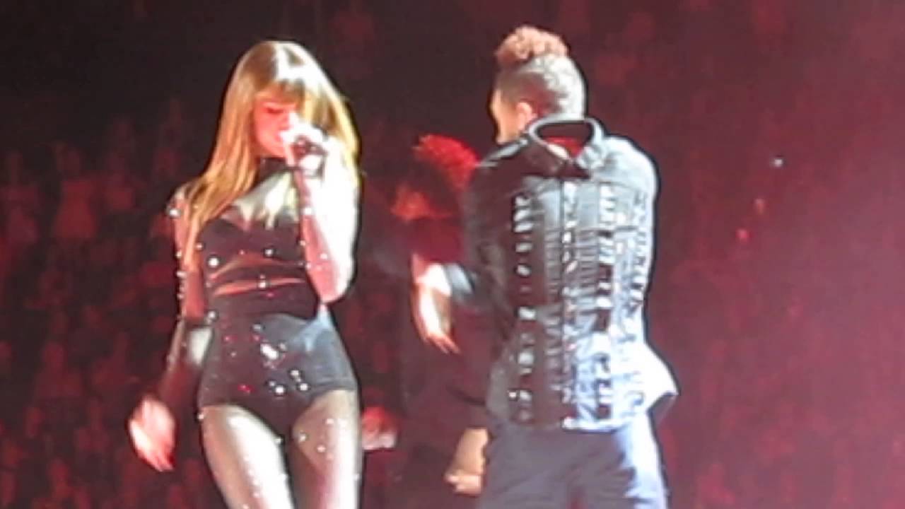 Selena Gomez - Come & Get It - Live in St. Louis 2016