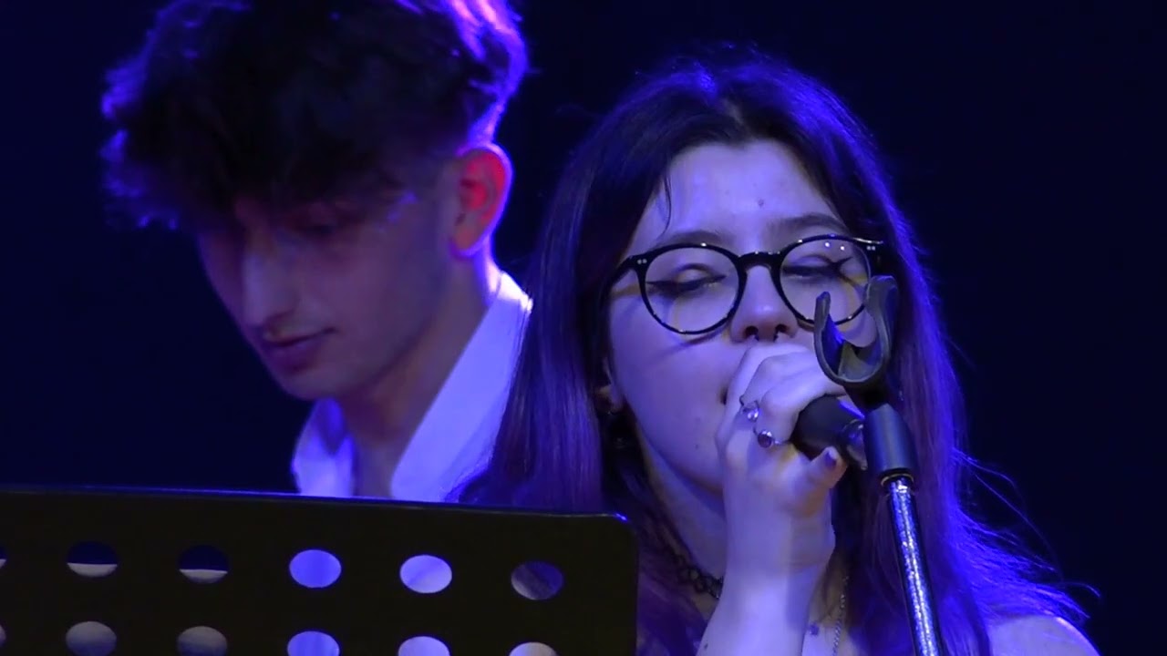 MADVILLE FABIO feat SIX DROPS  -  A MODO TUO (cover Elisa)