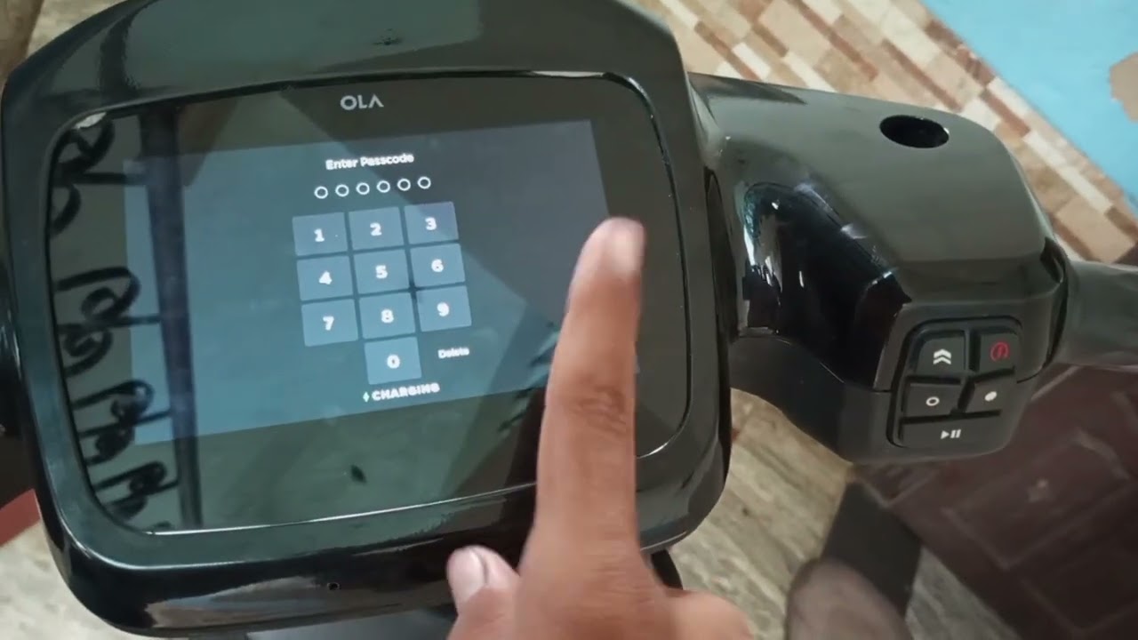 what function of Ola scooty/scooter new key button,ola scooter features #ola #trending #vlogr2a