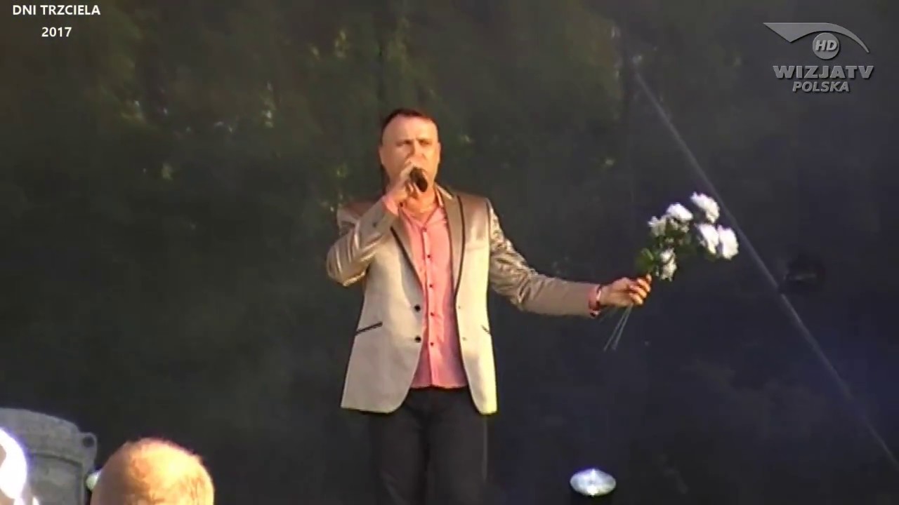 Bobi -  Białe róże