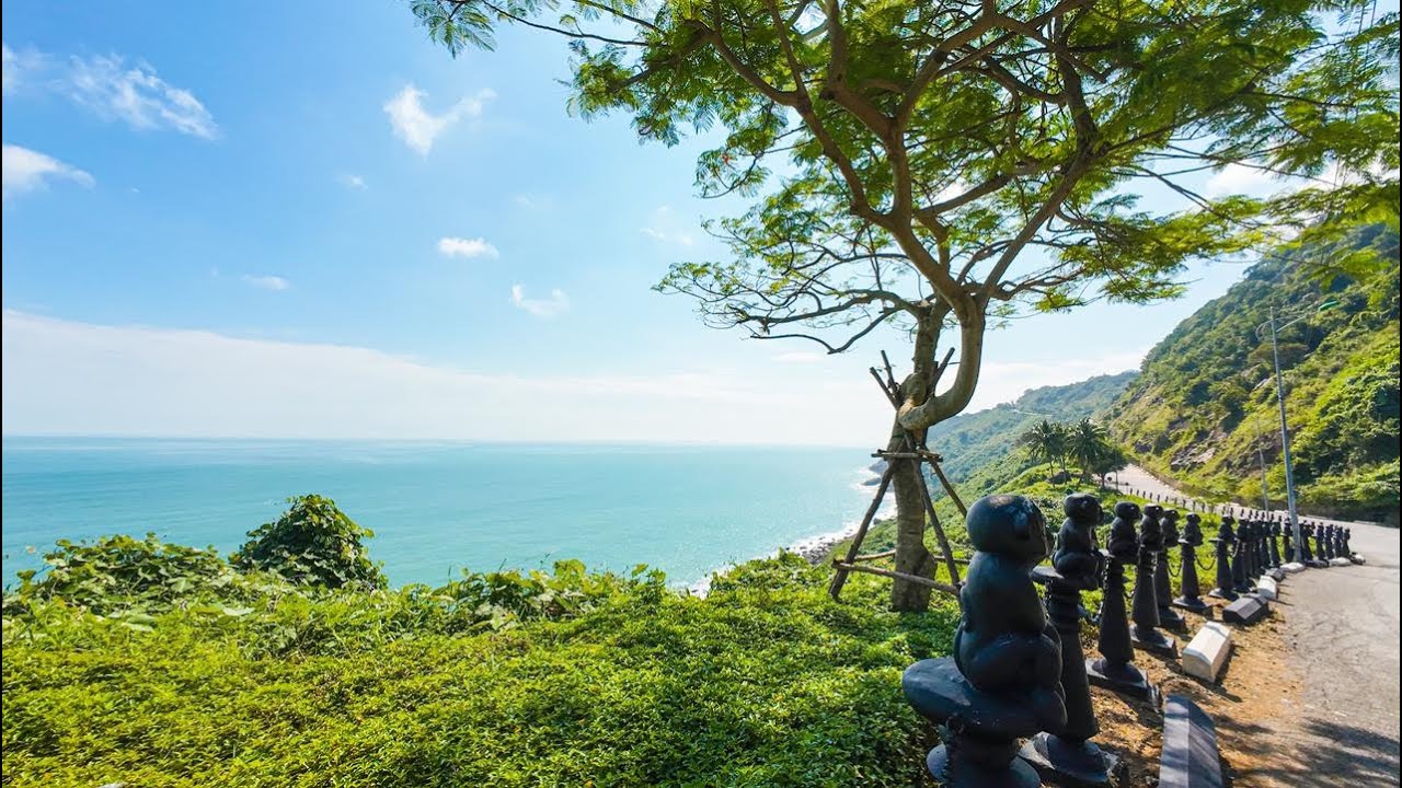 Da Nang Motorbike Ride to Son Tra Peninsula | Ban Co Peak & Lady Buddha
