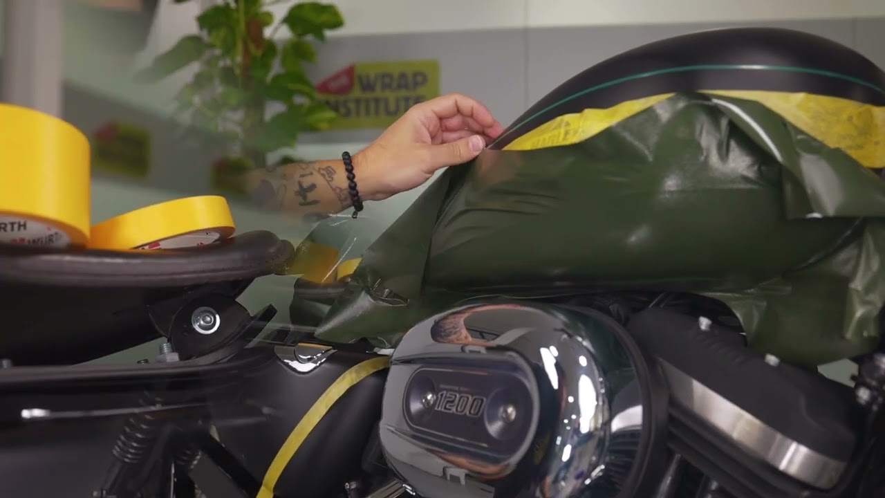 Как оклеить мотоцикл Harley Davidson