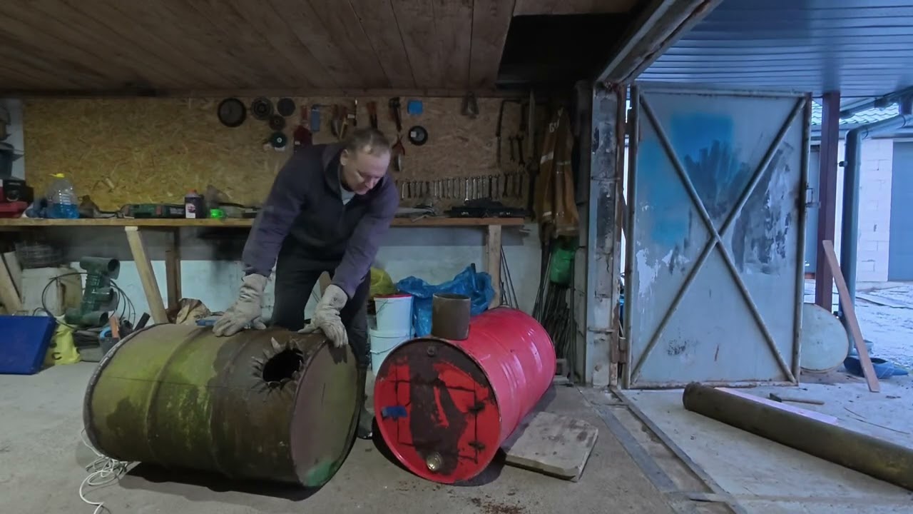 Печь для новой теплицы из бочек.