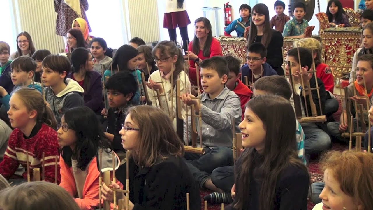Ciaaattt...Angklung Workshop British School of Brussel, DWP KBRI Brussel