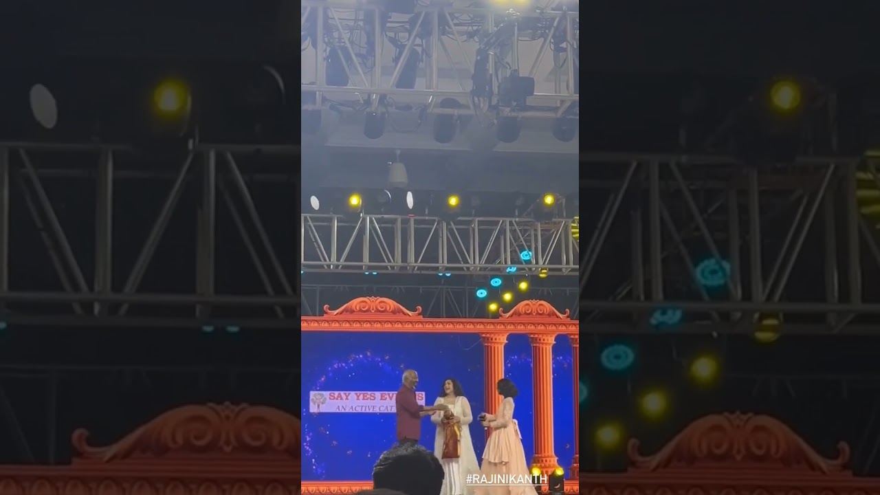 Actress Meena Mass Entry  Vera level Meena Mam 😍