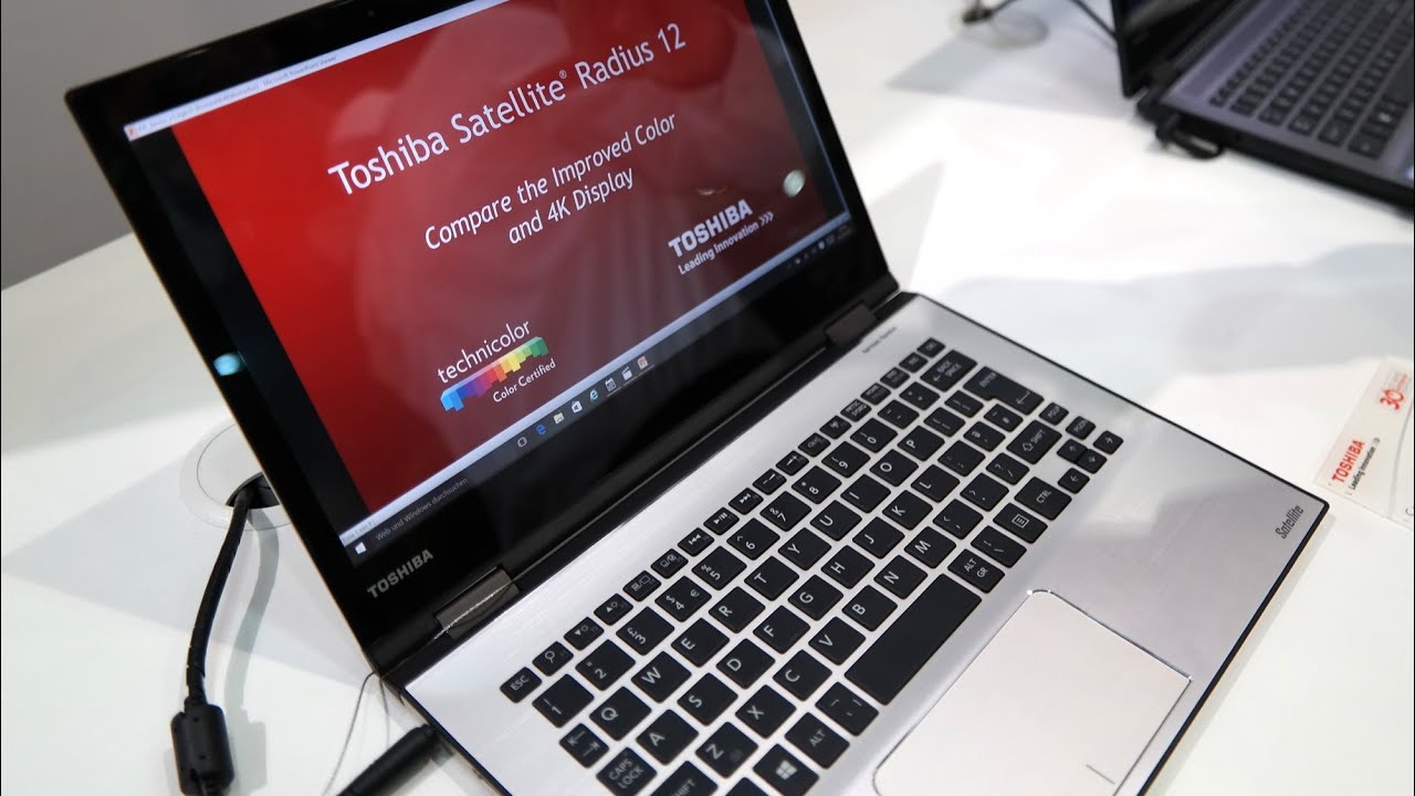Toshiba Satellite Radius 12 ger oss 4K UHD fr&aring;n en liten b&auml;rbar dator