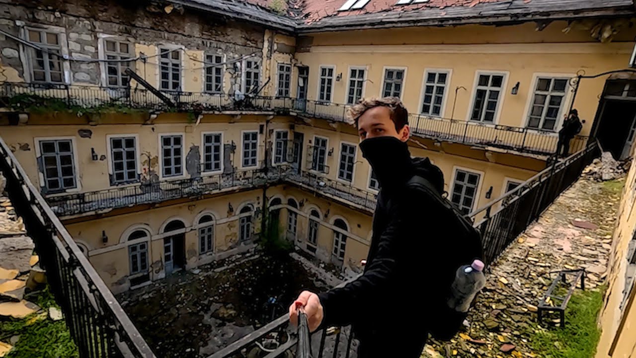 Elhagyatott Bank Budapest sz&iacute;v&eacute;ben