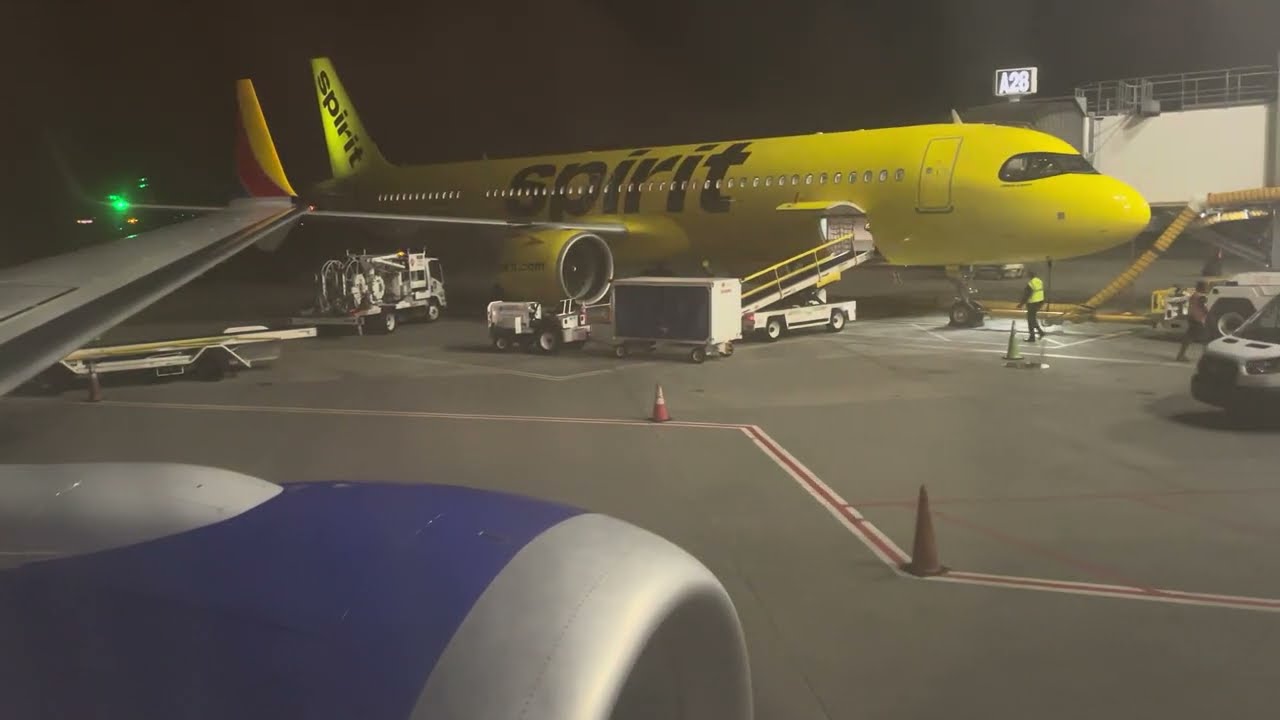 Southwest Airlines 737 MAX 8 Landing in Charlotte (CLT)