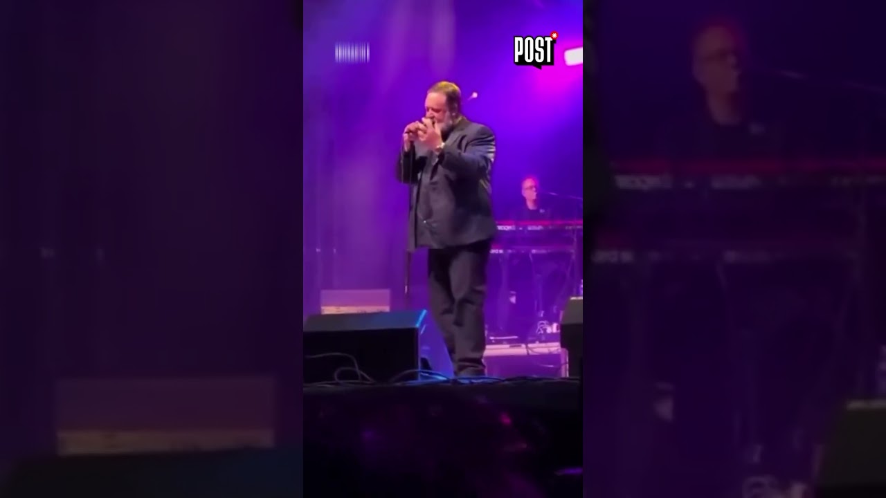 Russell Crowe cantando Será Porque Te Amo