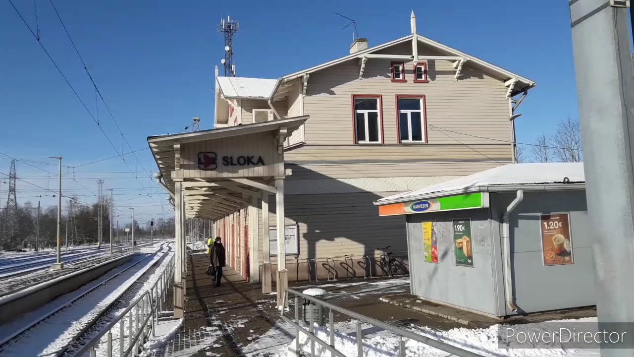 Путь Юрмала - Рига из окна поезда! Весенний снег.  Sloka-Rīga no vilciena loga.