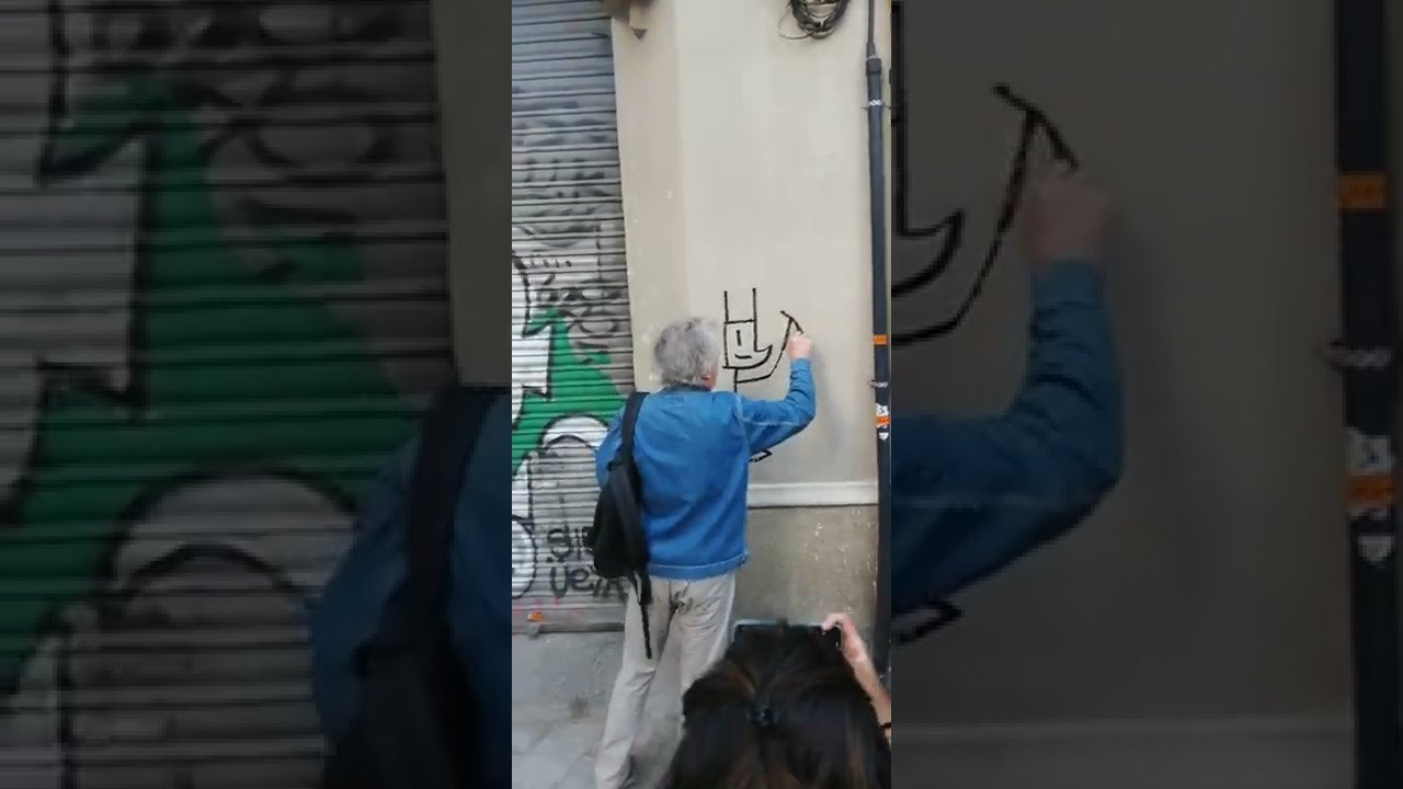 JAVIER MARISCAL PINTANDO GRAFFITI JUNTO A CORNBREAD THE LEGEND / PL. AYUNTAMIENTO / BARCELONA, 2022