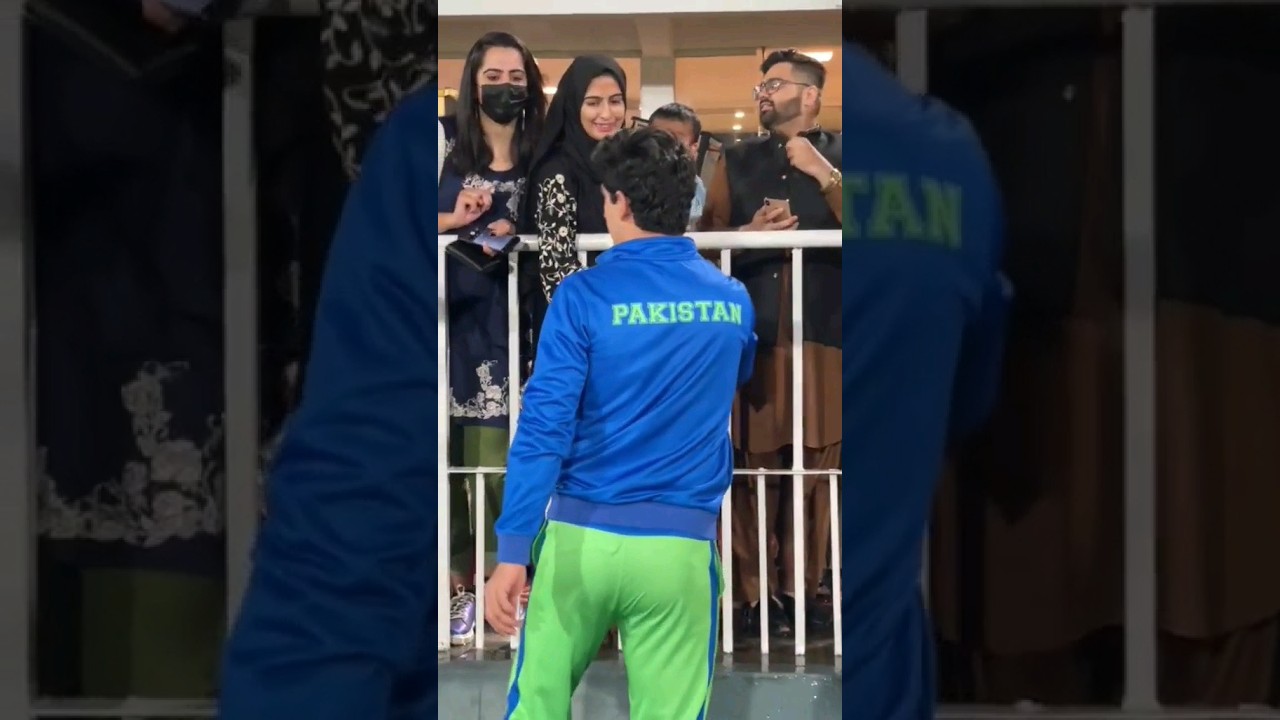 Naseem Shah looking awesome with fans in the stadium 🏟 😀 #shorts #cricket #viral #icc #naseem #viral