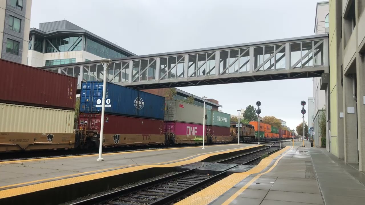 UP IOANP, MOAOA, and Amtrak at Oakland Jack London