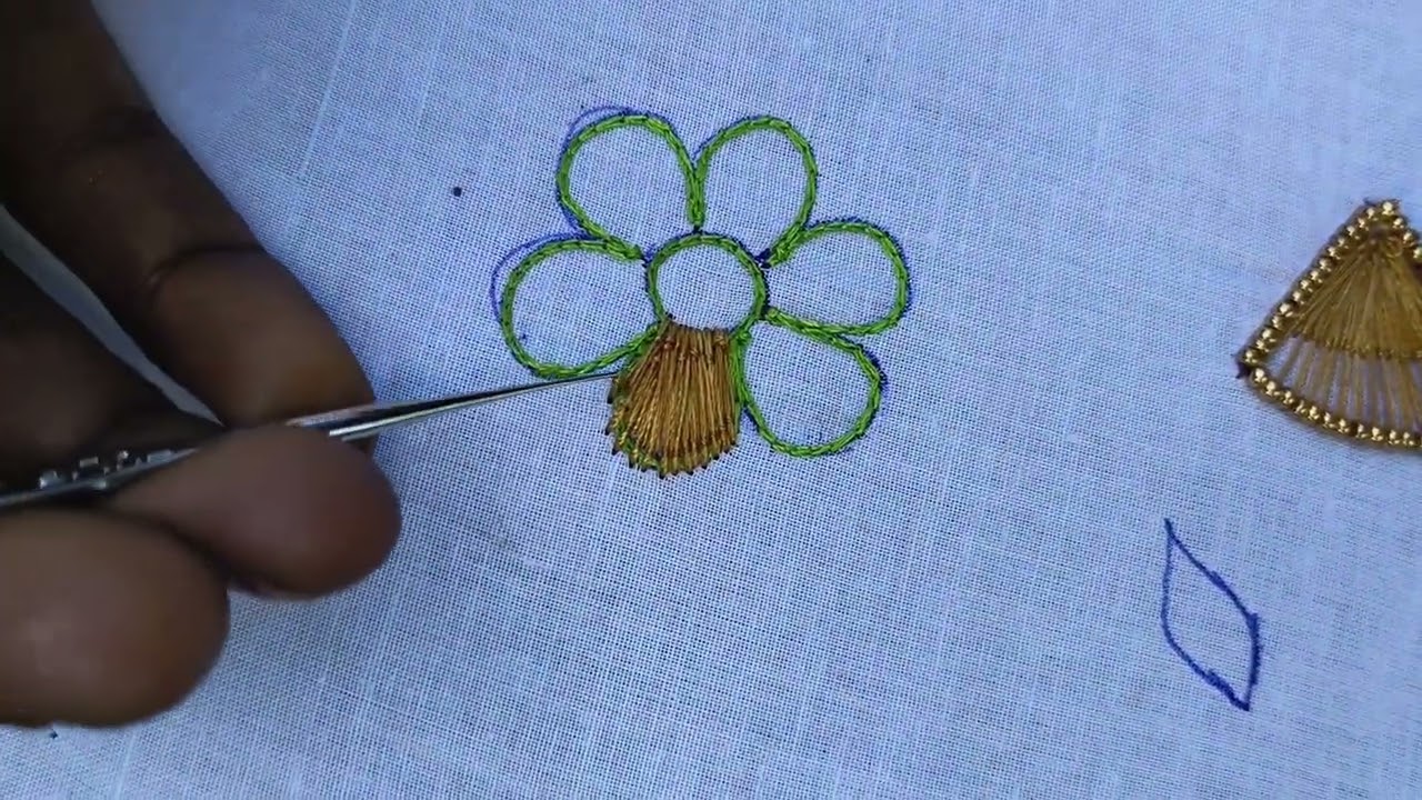 Flower filling double side lock stitch method free aari online class 17@poomiaaridesigner 