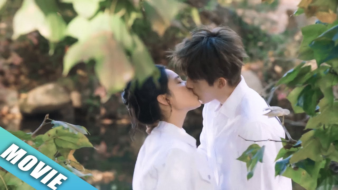 【MOVIE】Краш целует свою ревнивую девушку в платье принцессы🥰