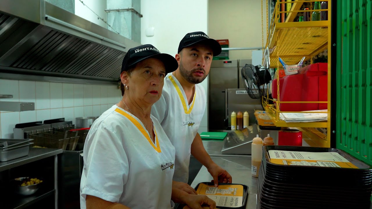 CUANDO TRABAJAS EN UN RESTAURANTE - LOS MONTAÑEROS