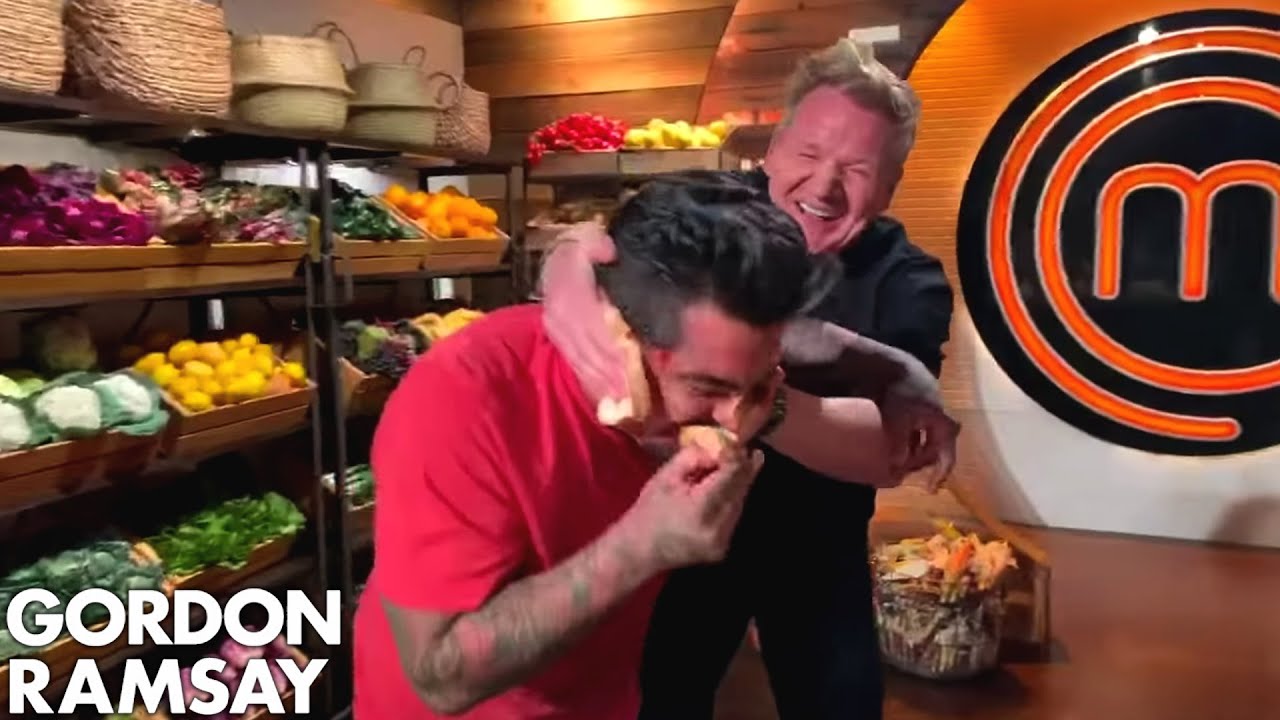 Gordon Ramsay PRANKS Aar&oacute;n Sanchez in PB&J CHALLENGE!