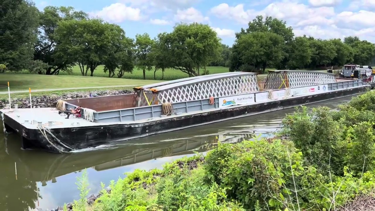 Tug CMT Otter approaching Lockport NY Erie Canal