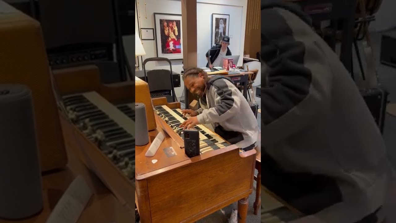 Vintage 1972 Hammond B3 Organ & Leslie 122 Speaker Cab - Played by Homeless Guy off the Street!