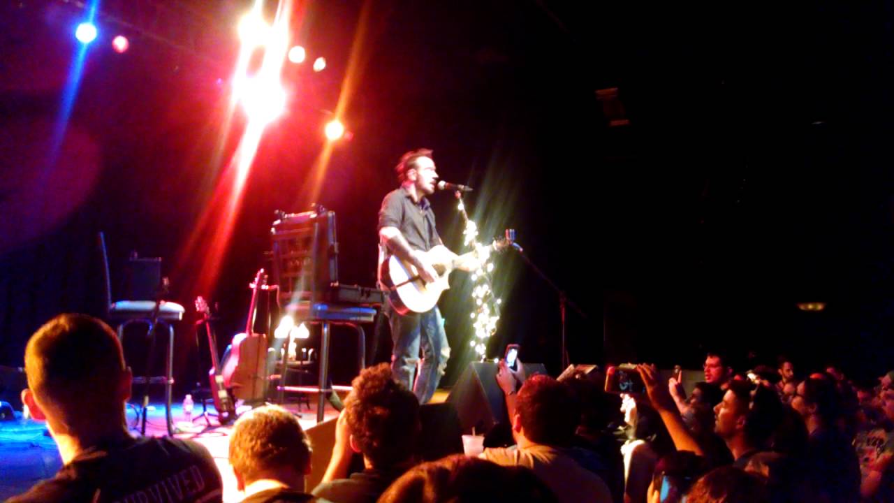 Adam Gontier Rocking to I Hate Everything about YOU - Live from The Rave in Milwaukee on 06-17-16