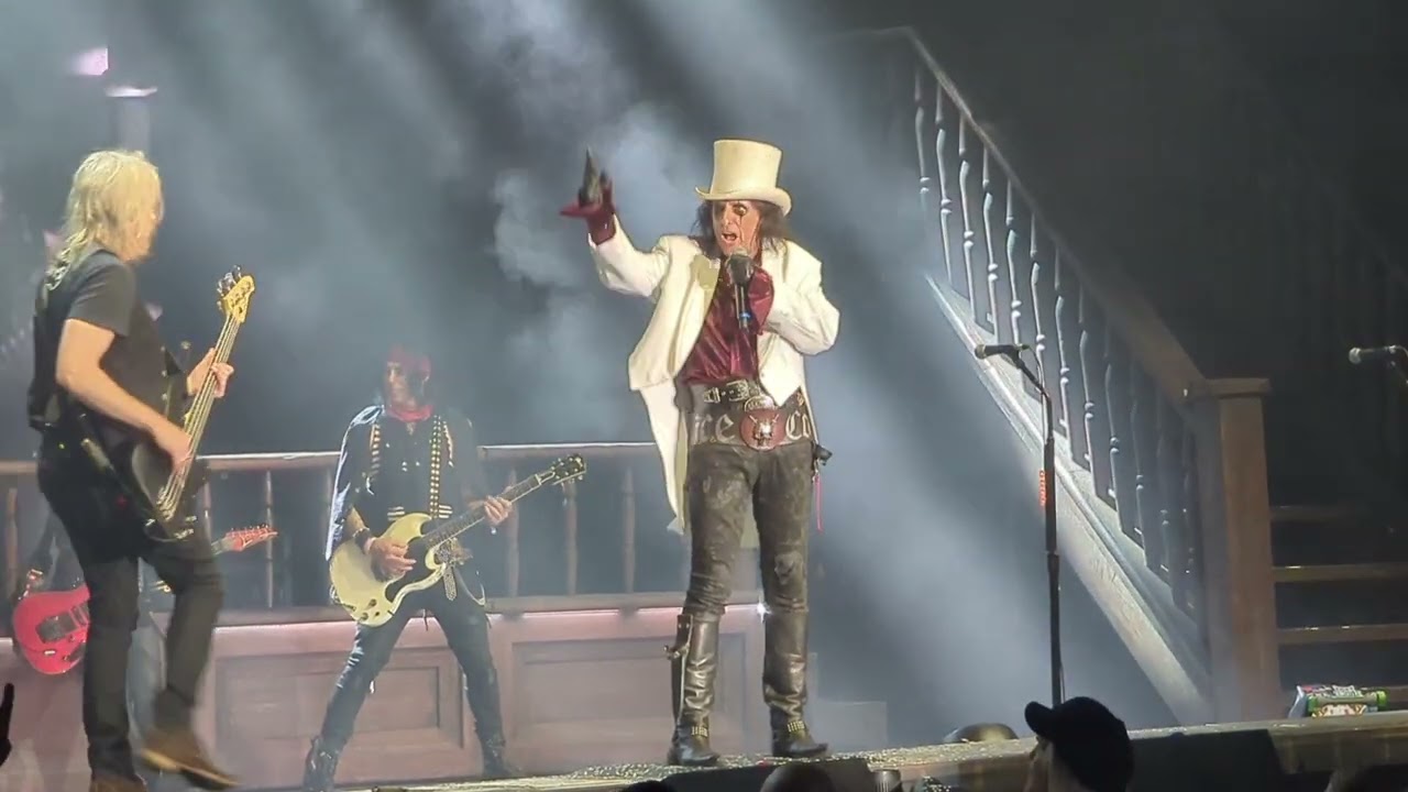 Alice Cooper School's Out / Another Brick in the Wall / Band Introduction 8.19.2025