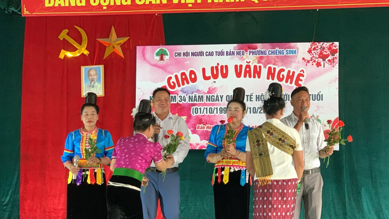 Quang ngoan với chủ kênh hát giao lưu với các đôi văn nghệ 