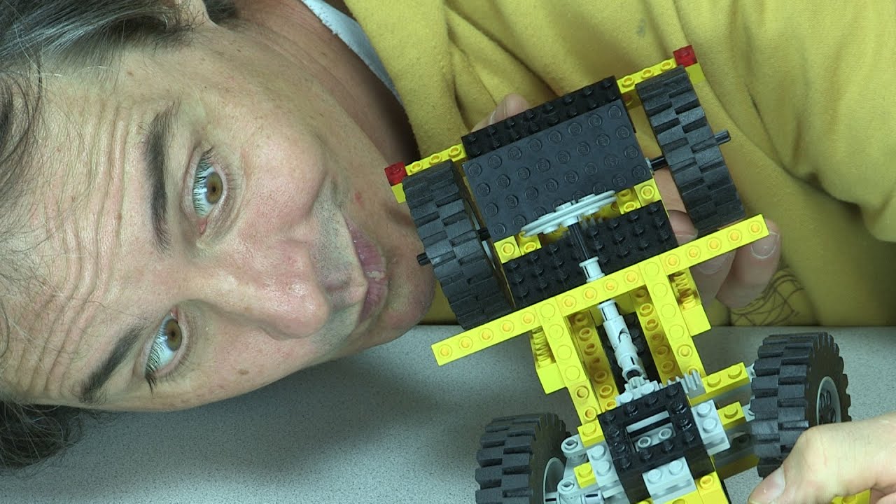 LEGO&reg; 8090-1 Review: Technic Universalkasten  als gelbes Auto aufgebaut vom Jahr 1982 - LY-00206