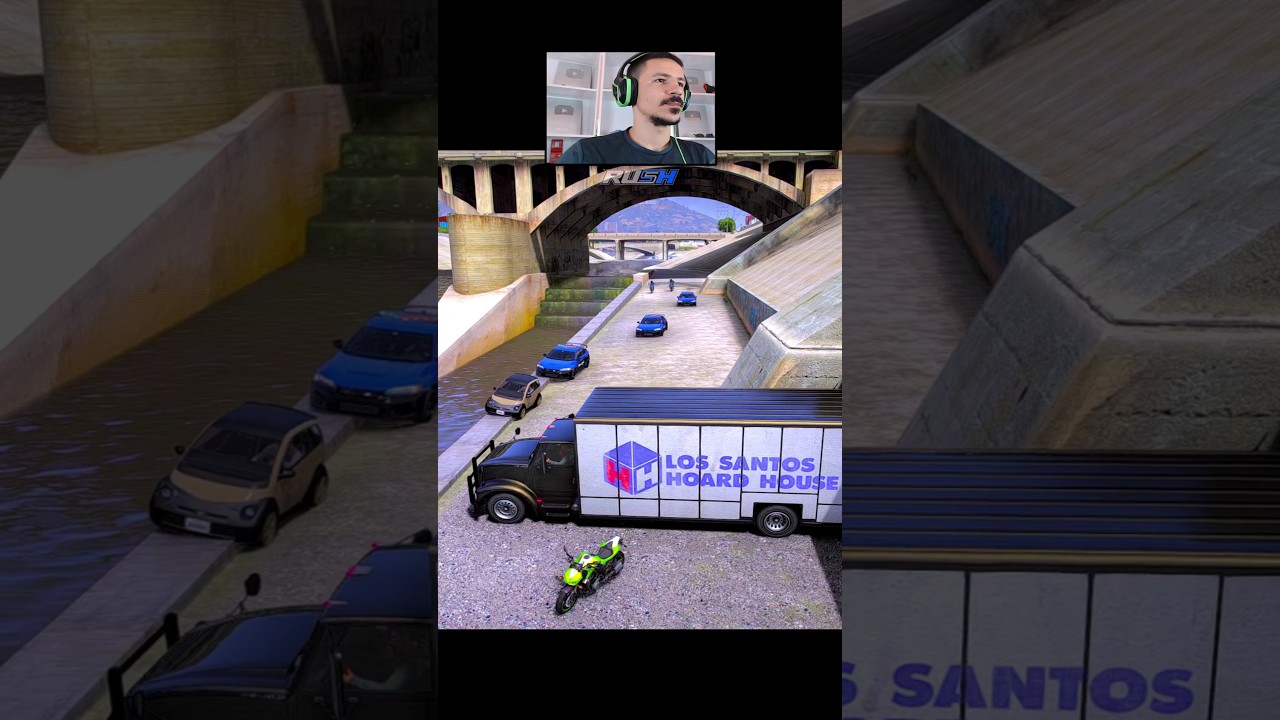 Derrubou o policial na agua tentando ajudar o amigo nessa fuga insana no gta rp #shorts #viralvideo
