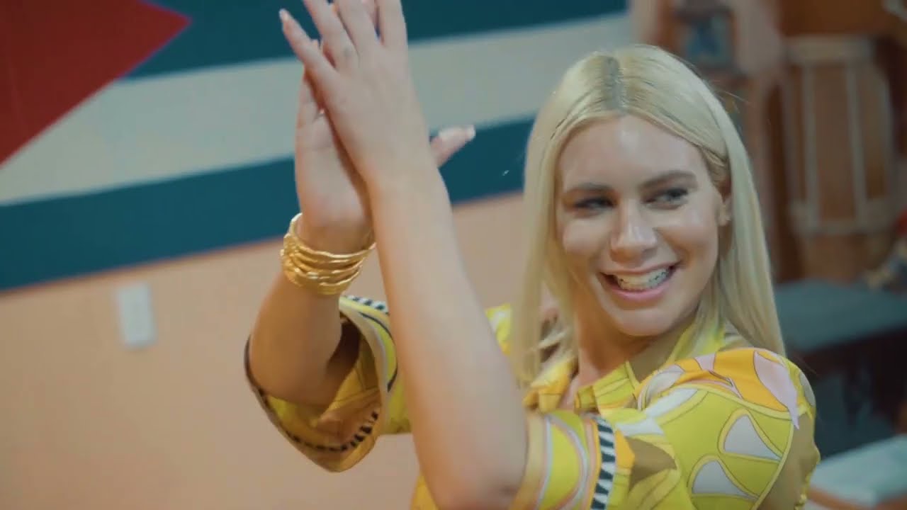 LOS 4 DE CUBA FT DAILYN CURBELO OLVIDAME Y PEGA LA VUELTA  ( VIDEO PROMO OFICIAL )