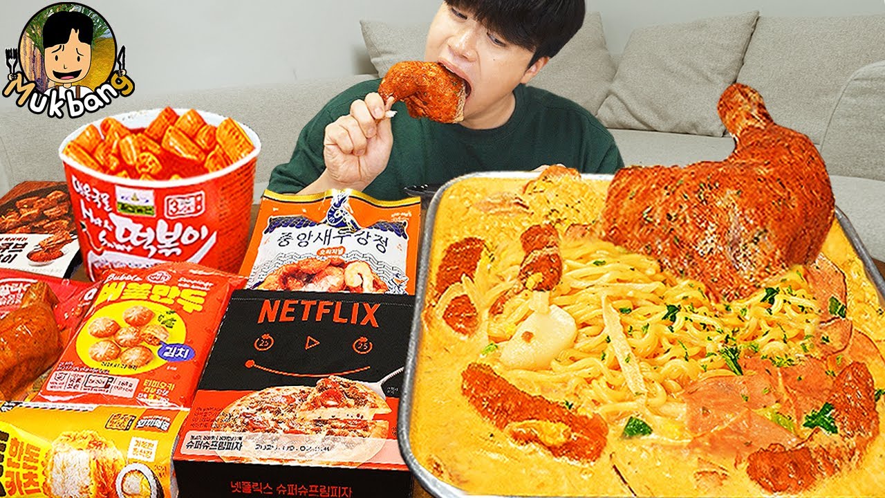 ASMR MUKBANG небольшой магазин, острый рамэн, хот-доги, кимбап, ттеокбокки !! Корейский магазин