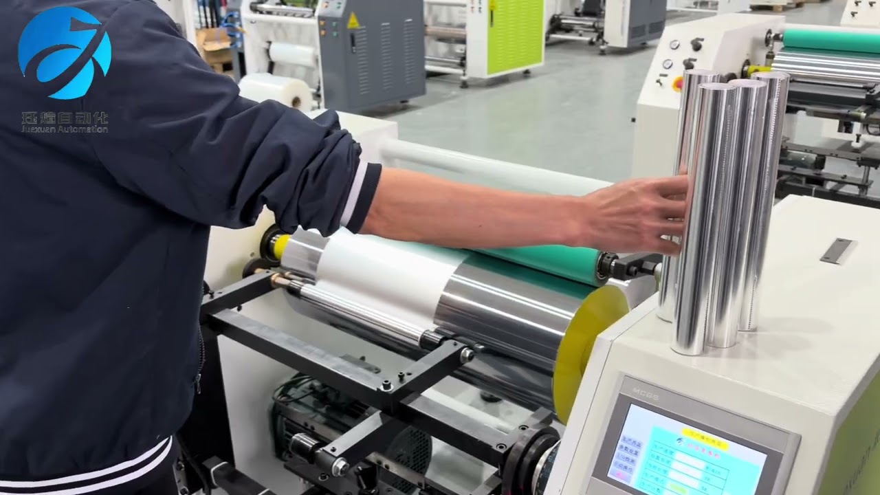 Juexuan double-station aluminum foil machine, max speed can reach 300m/min, worker in operation