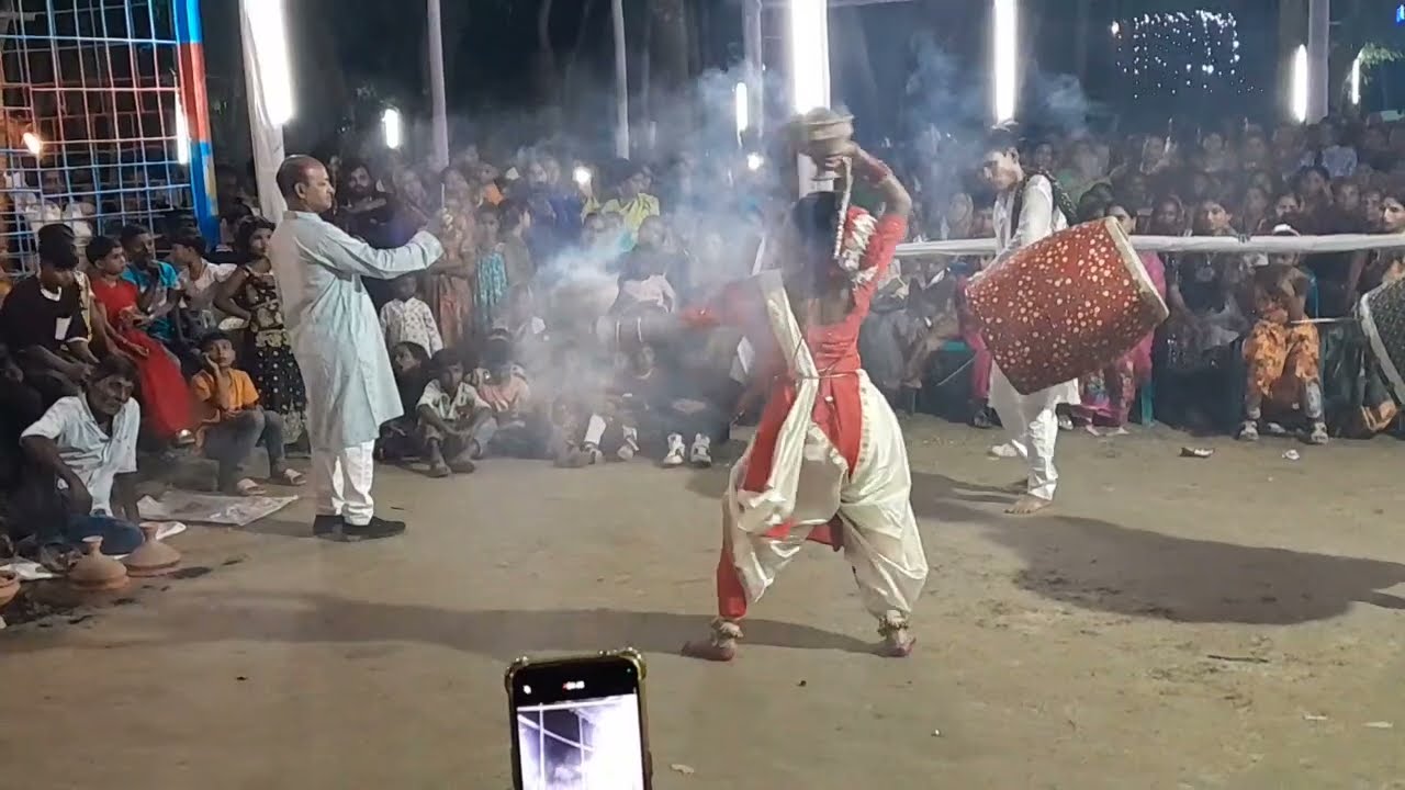 মেয়েটা অনেক সুন্দর আরতি করল।