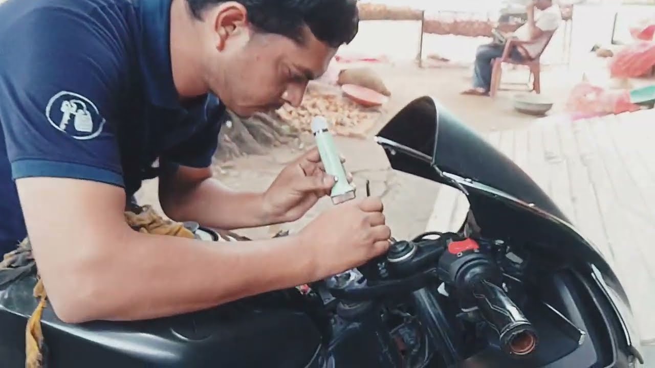 Yamaha R15 V3 KEY MAKING ONLY 2  MINUTES plz contact 📲 9776511034