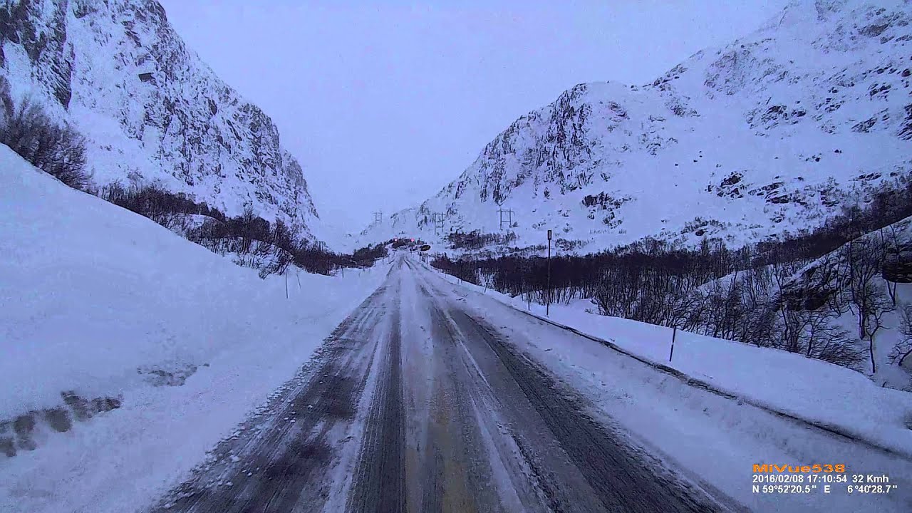 Truck has problem E134 in winter, dangerous Norwegian roads