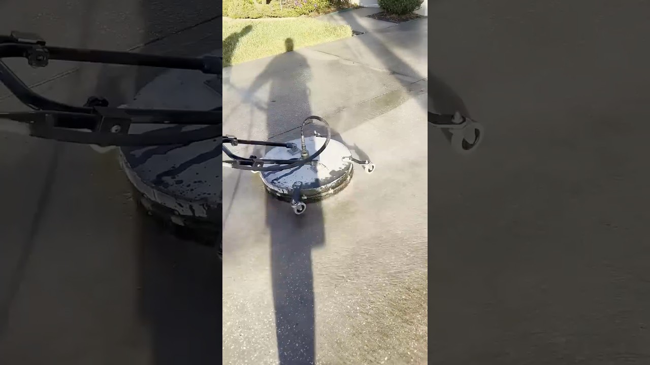 Deep cleaning a Driveway #clean #powerwashing #pressurewashing