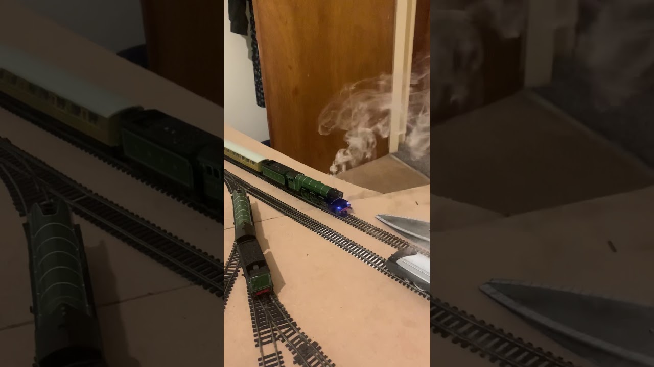 Hornby Flying Scotsman with smoke sleuth, lights and TTS sound