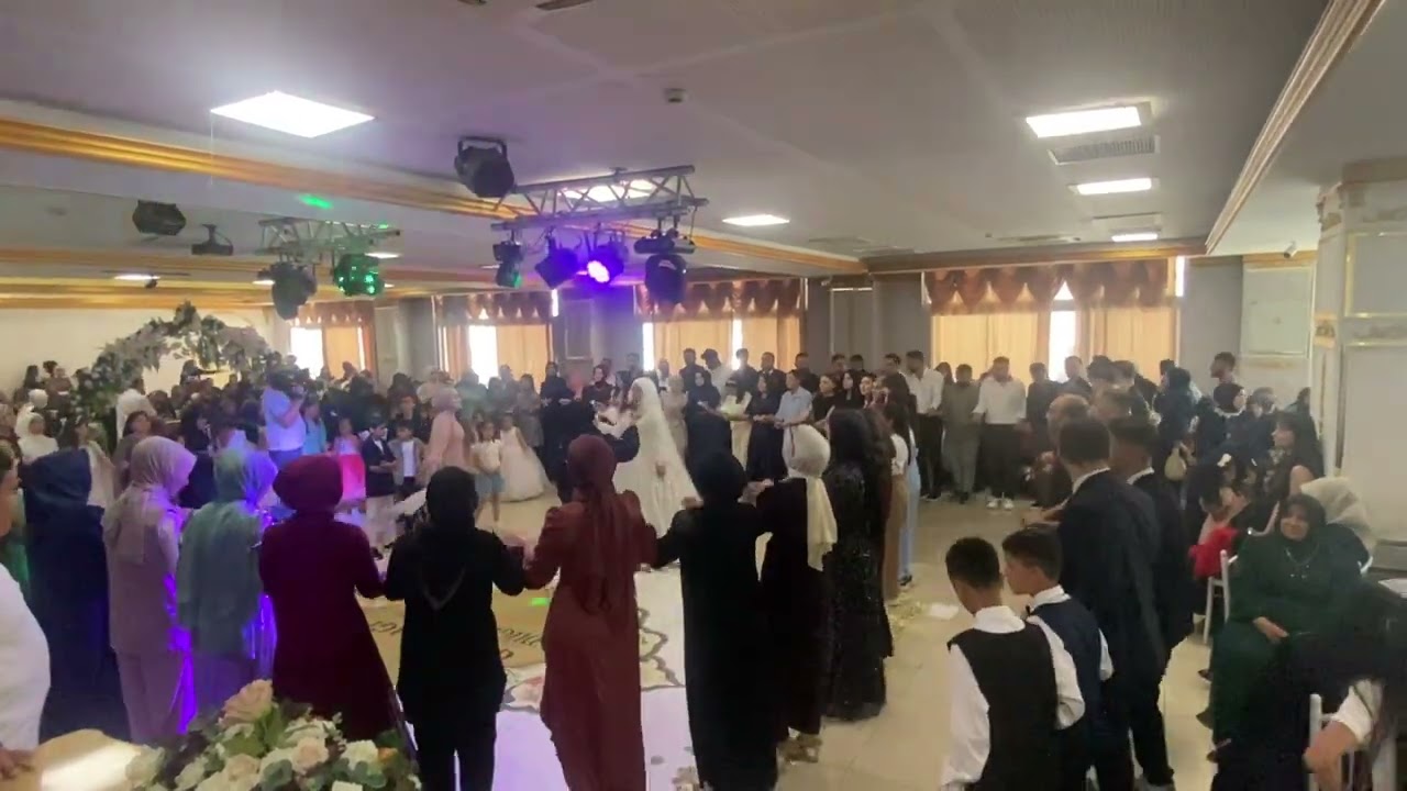 Halayda Çığır Açan Çorum Gençleri