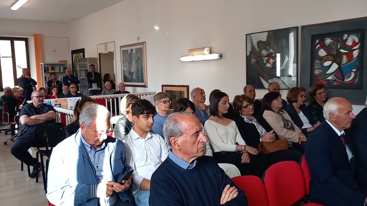 2/5/24 Bibli. comunale Rocca di N. ass. cul.  M. Barretta, Gen D. Leotta, targa presidente onorario