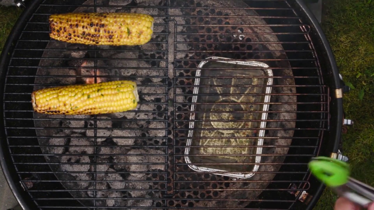 BBQvideo: Gegrilde maïskolven met knoflook-bieslook boter