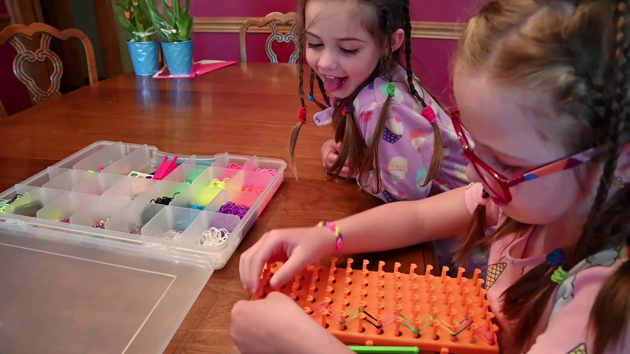 How to Make Cra-Z-Loom Rubber Band Bracelet's