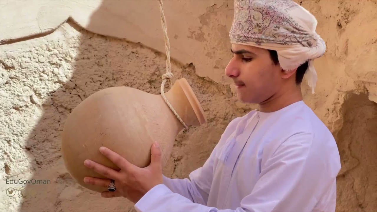 قصة فوز الطالب محمد أمبوسعيدي بالمركز الأول عربيًا في مسابقة التحدث والخطابة والإلقاء الشعري