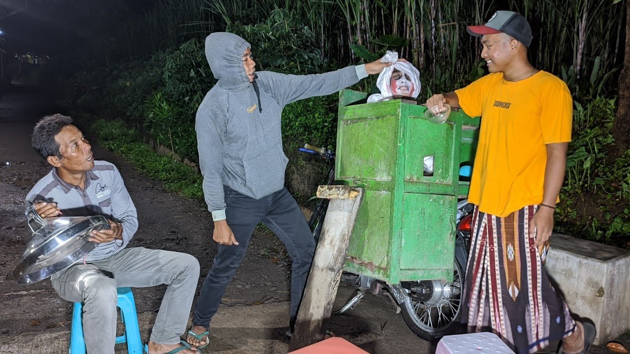 Bakso Pocong Bikin Ngakak | Bapak Bapak Auto Panik | Ghost Prank
