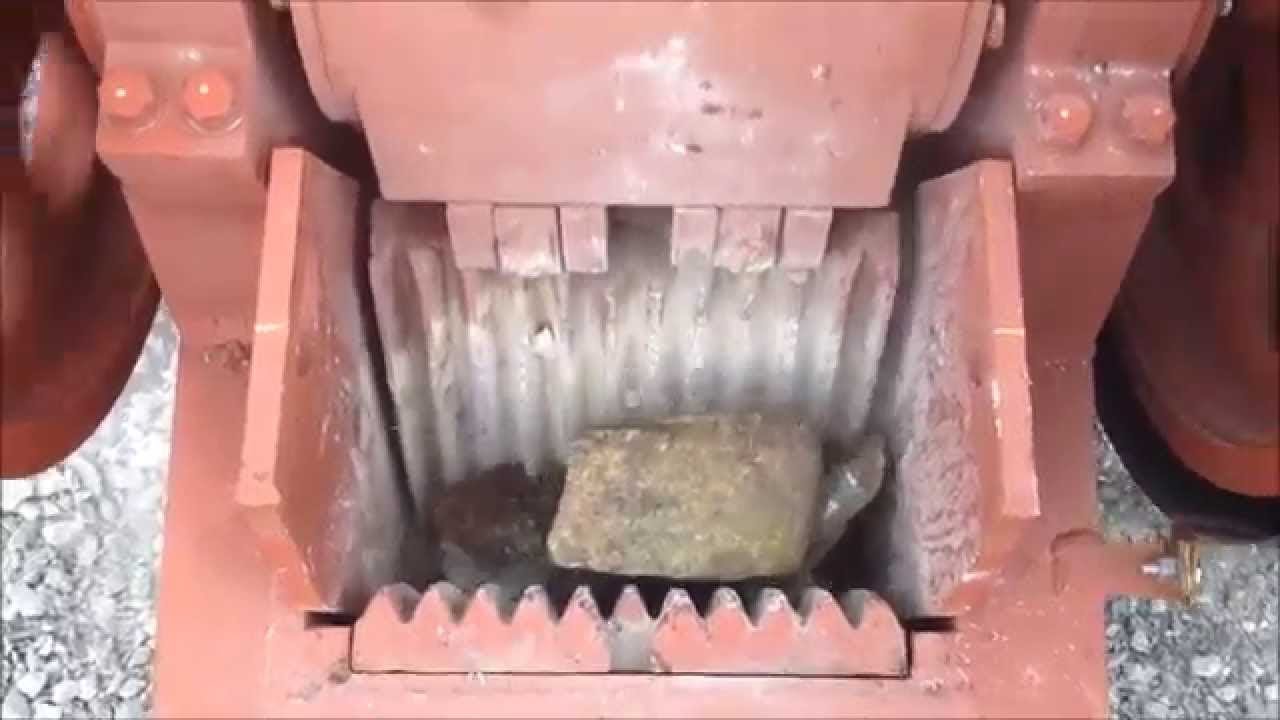 MBMMLLC.com: Crushing granite with a jaw crusher