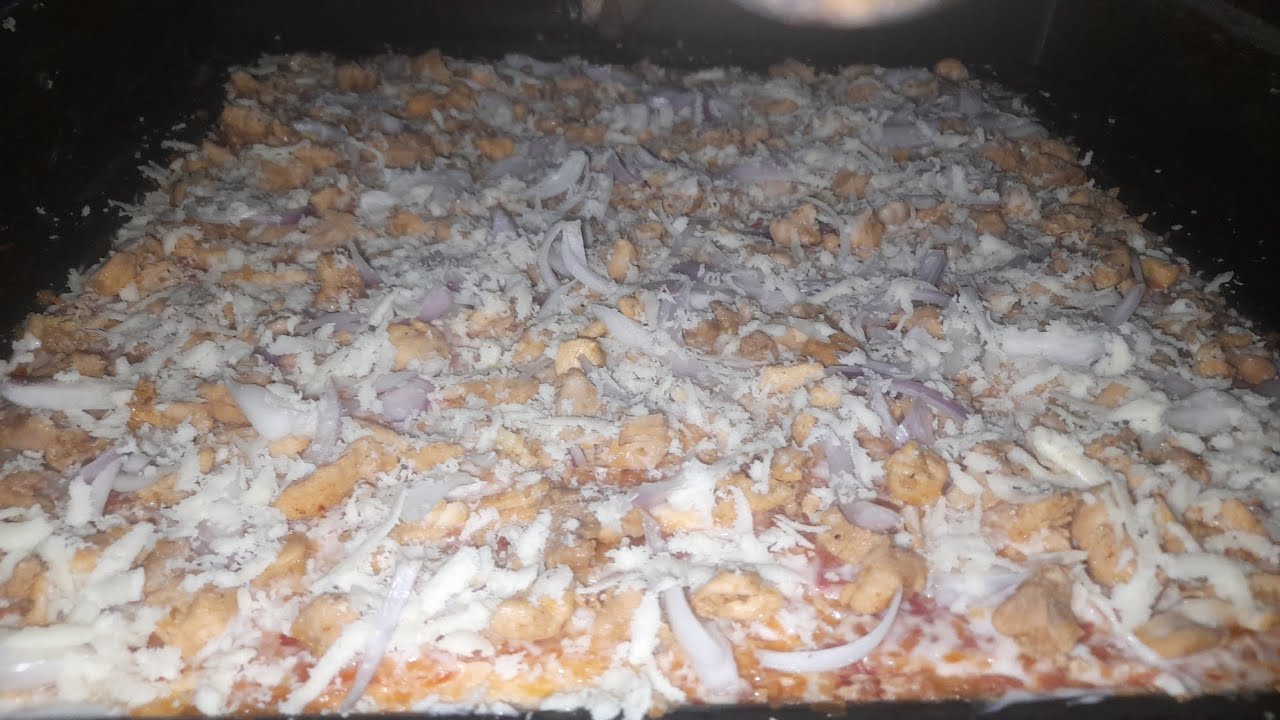 Bread pizza 🍕 #bread pizza ovenमैदे के बगैर बने पिज़्ज़ा।