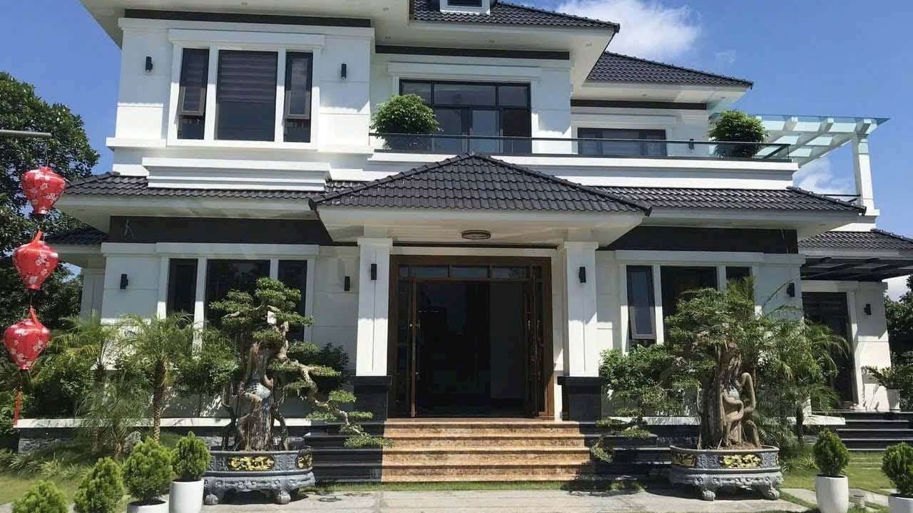 BIỆT THỰ HƠN 1,100MV ĐẸP LONG LANH VẬY MÀ KHÔNG AI THÈM HỎI DÙ CHỈ 1CÂU THÔI GIÁ CỰC RẺ BÁN GẤP.!!!