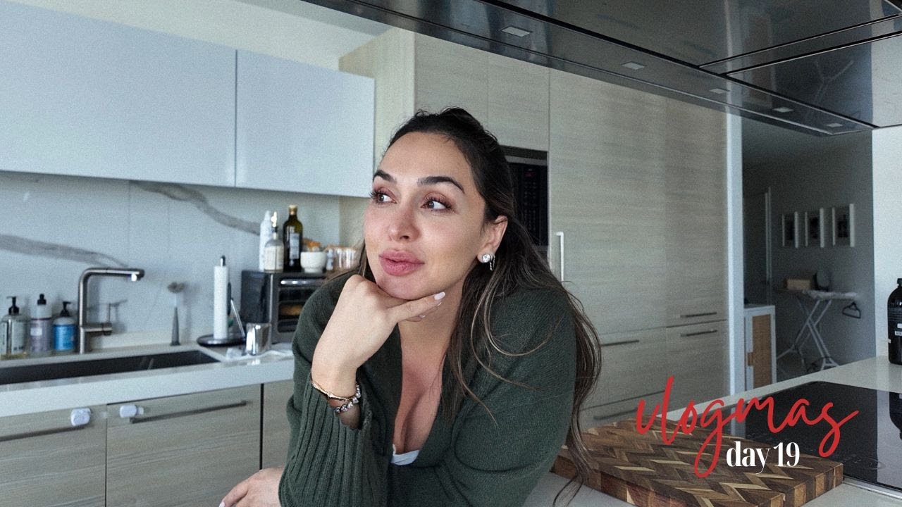 Vlogmas Day 19: Packing Gifts & Hanukkah Dinner