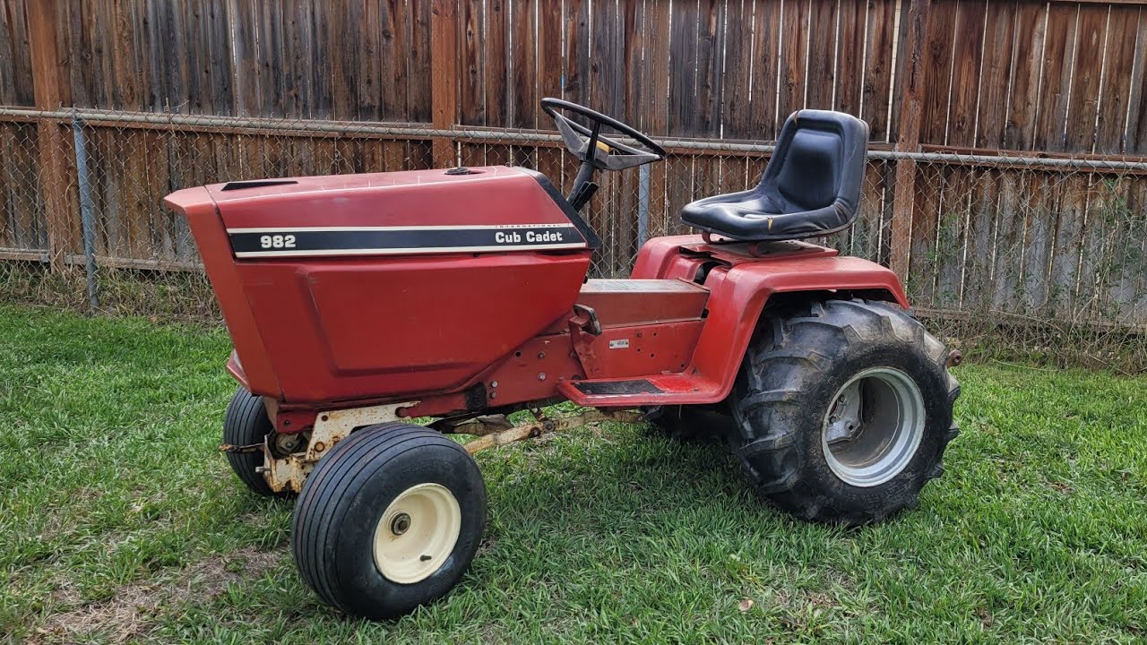 IH Cub Cadet 982 Super.